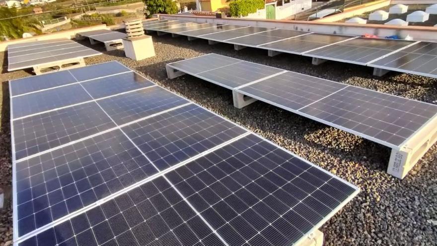 Instalación de energía fotovoltaica en uno de los colegios de Los Realejos. | EL DÍA