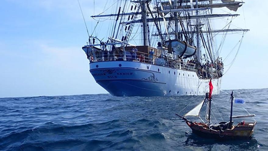 El barco pirata, en medio del Atlántico