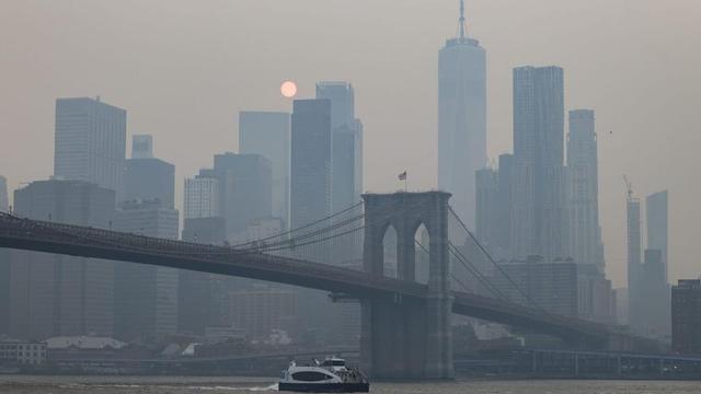 Nova York, seu de la final, amb fum pels focs del Canadà | C