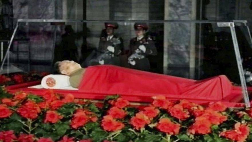 Corea del Norte muestra el cadáver de Kim Jong-il