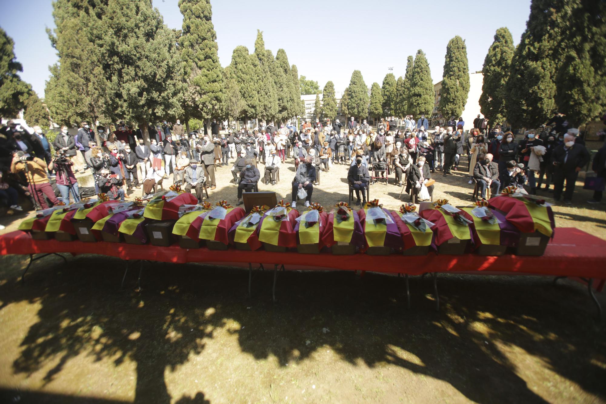 VLC  RECOGIDA DE RESTOS MORTALES DE LA FOSA 127 DEL CEMENTERIO DE PATERNA (4).jpg