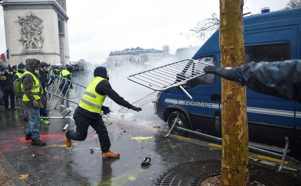 Enfrentamientos en el centro de París.