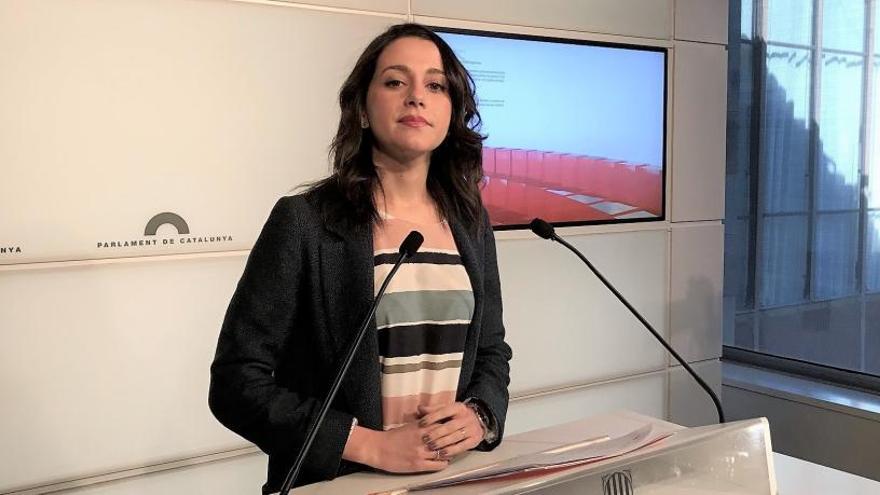 Inés Arrimadas denuncia la falta de sinceritat de Puigdemont.
