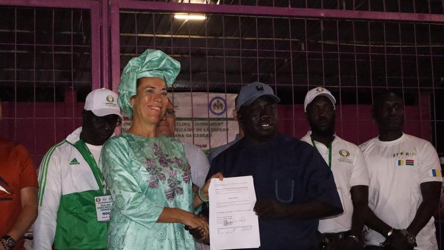 La lucha tradicional une a Gambia y Canarias en un pacto de cooperación cultural y deportiva
