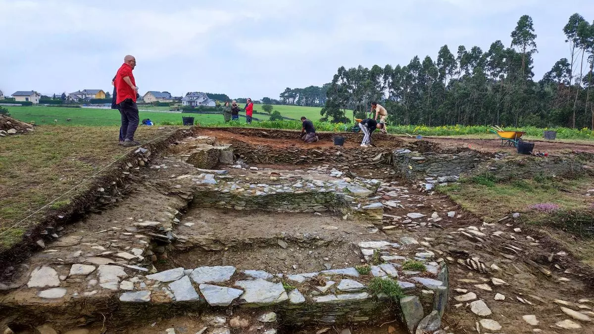 Así era la vida en Mohías: excavan una de las cabañas más grandes del castro coañés