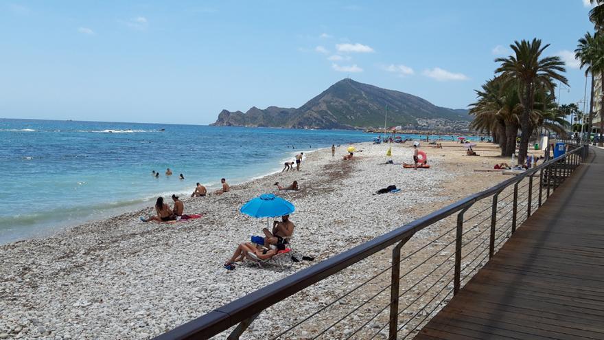 Una de las playas urbanas de Altea