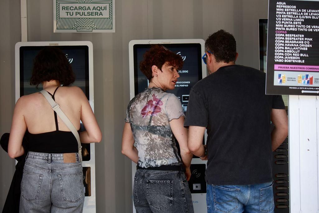 Llegada de los primeros asistentes al Warm Up 2025 (viernes)