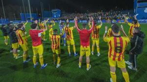 Jugadores del Sant Andreu dando las gracias a sus aficionados