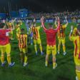 Jugadores del Sant Andreu dando las gracias a sus aficionados