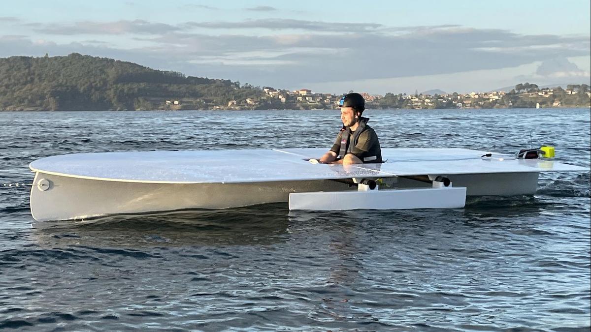 El 'Boeiro I' navegando por la ría de Vigo