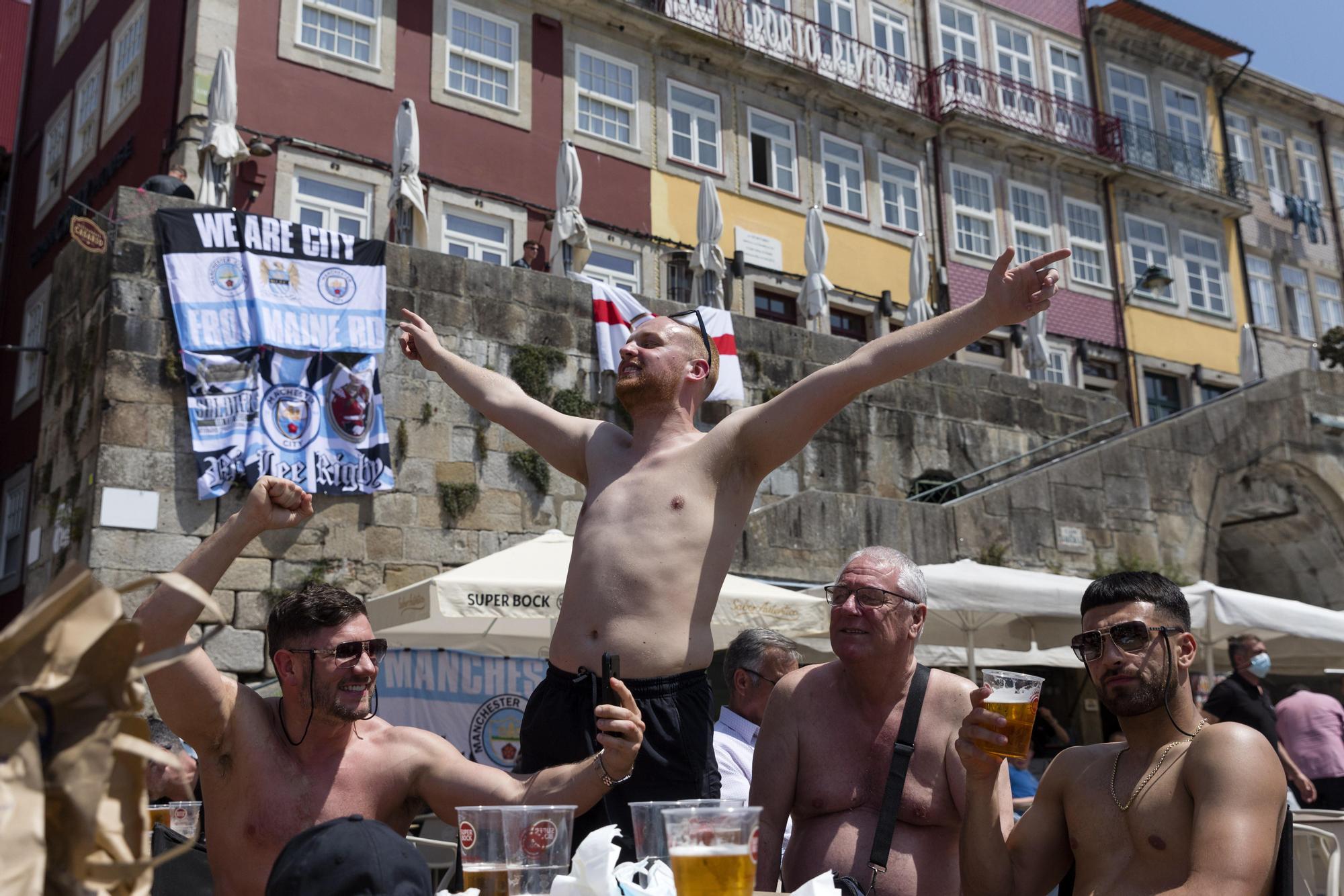 Aficionados ingleses en las calles de Oporto