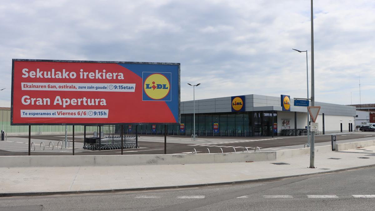 Largas colas en Lidl para hacerse con el set de limpieza definitivo: elimina el 99% de las bacterias solo con agua y vale para cualquier suelo