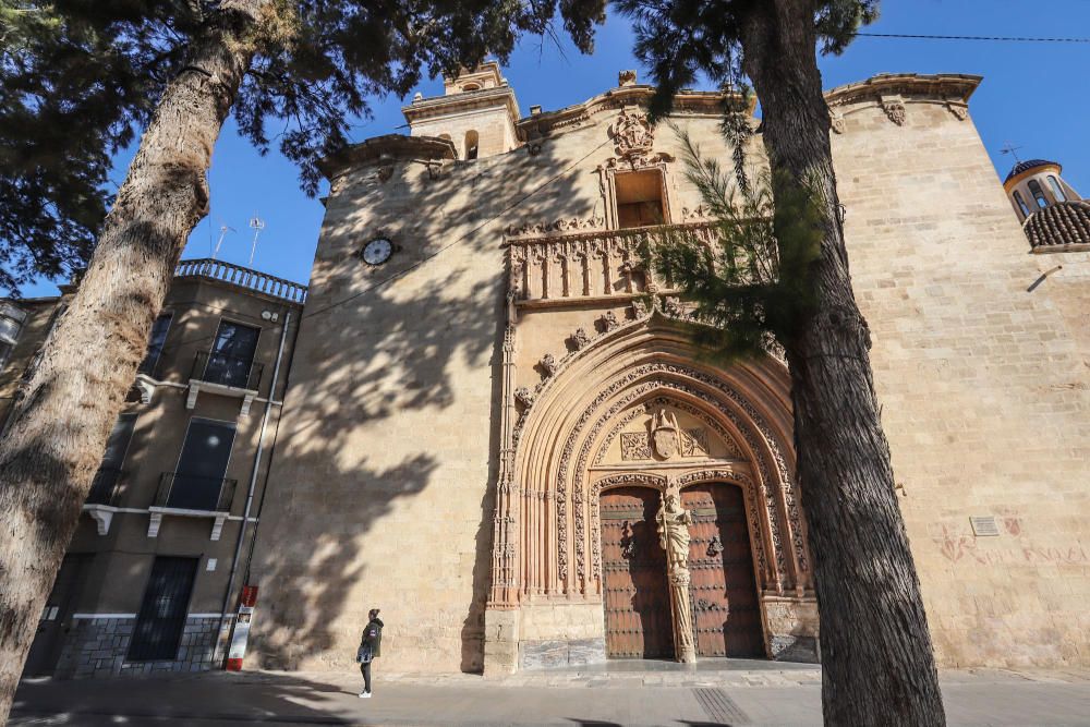 Imágenes de los campanarios de Santiago el Mayor, Catedral y Nuestra Señora de Monserrate en Orihuela y San Martín de Callosa. El Consell ha protegido como BIC sus campanas góticas.