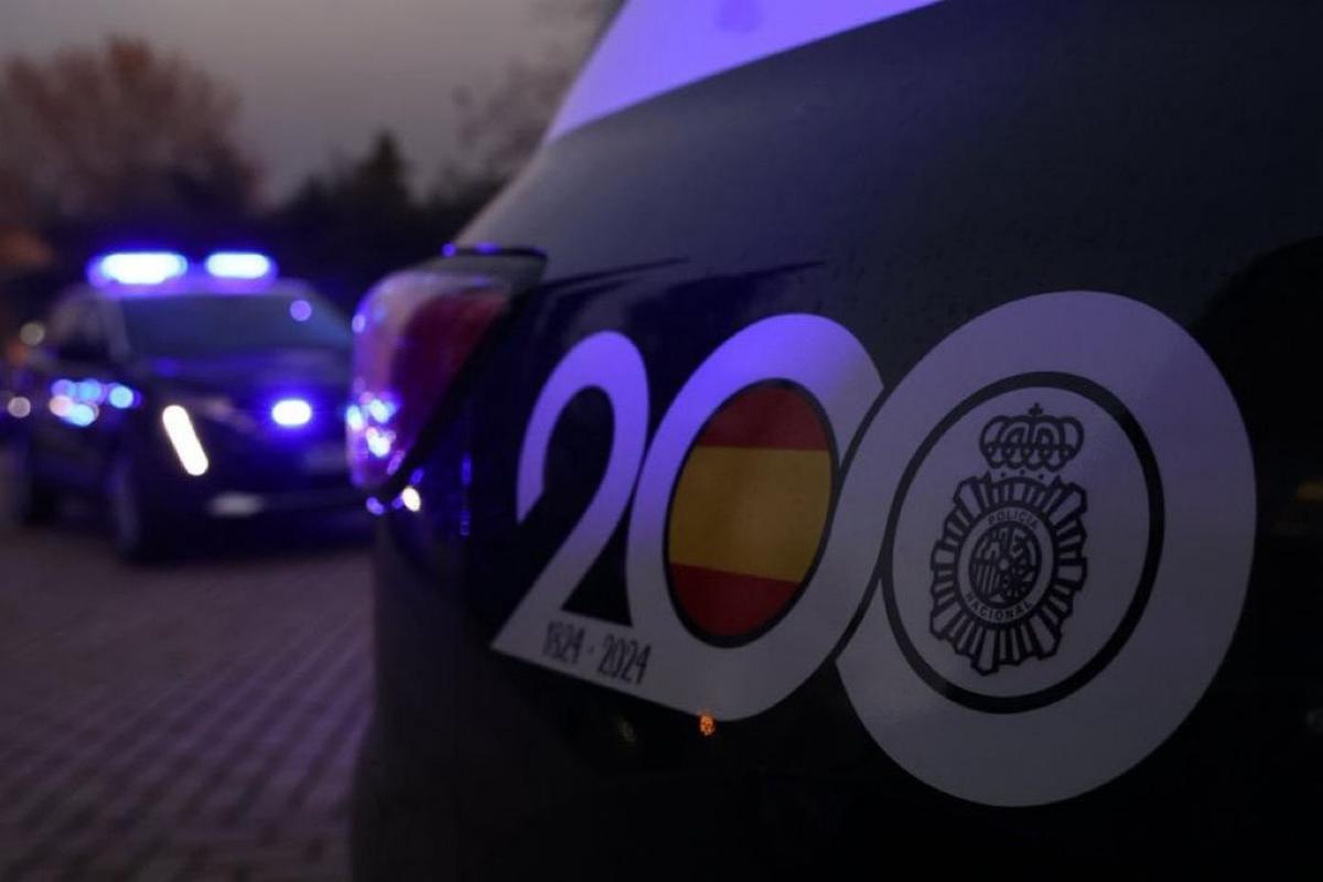 Varios coches patrulla de la Policía Nacional.