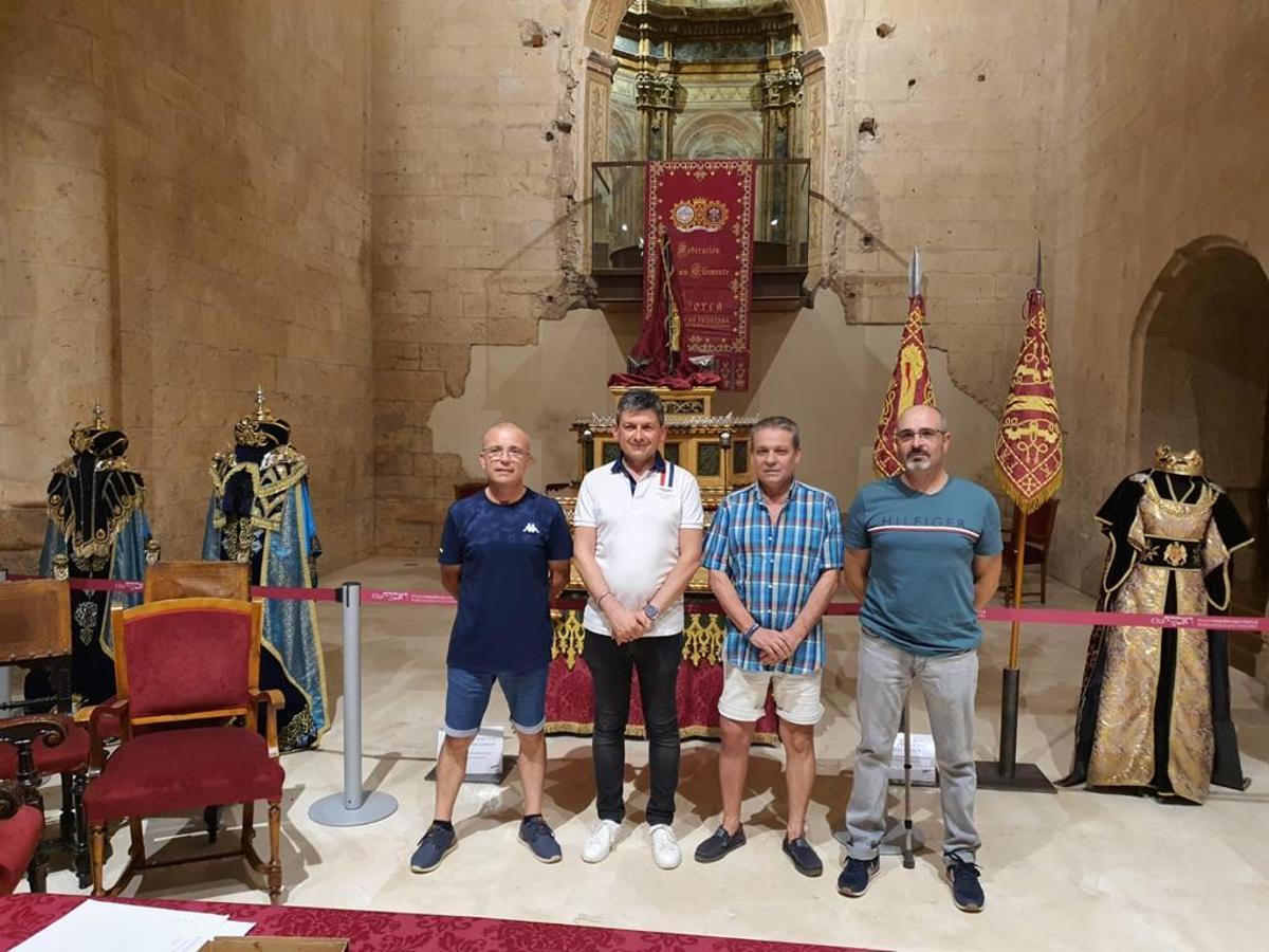 . José Antonio Pérez Soto, Luis Torres del Alcázar, Juan García Pérez y Enrique Salvador Pérez Richard, este lunes en la antigua iglesia de Santa María.