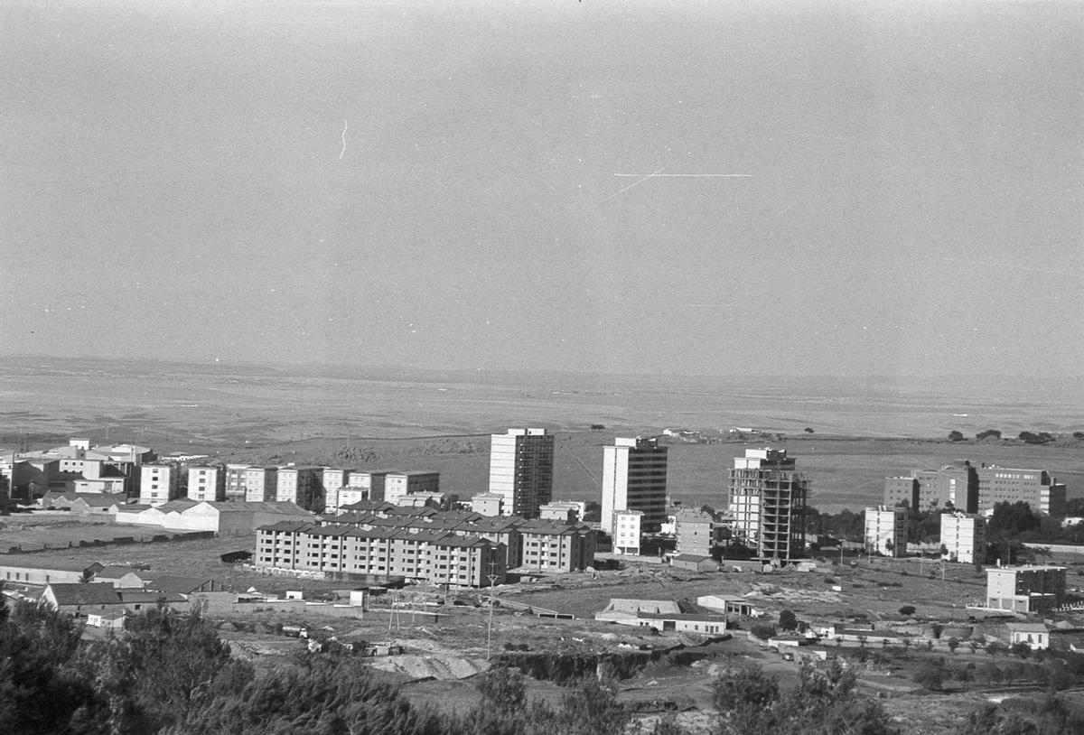 En estos terrenos se levantó el Edificio La Estrella, del blog Fotos Antiguas de Cáceres.