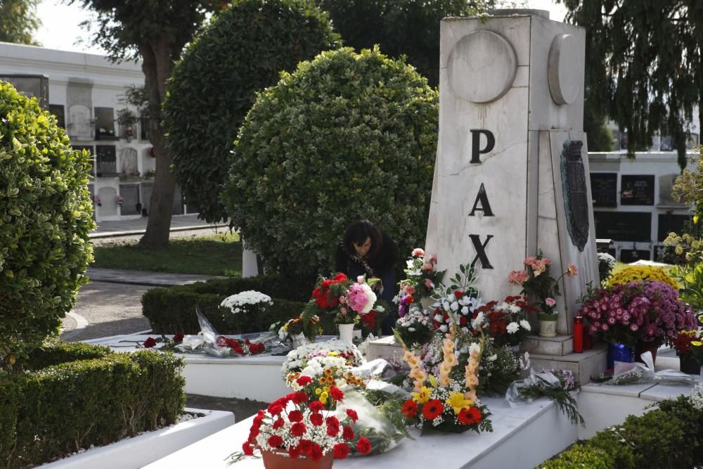 Día de Difuntos en el cementerio de Ceares, Gijón