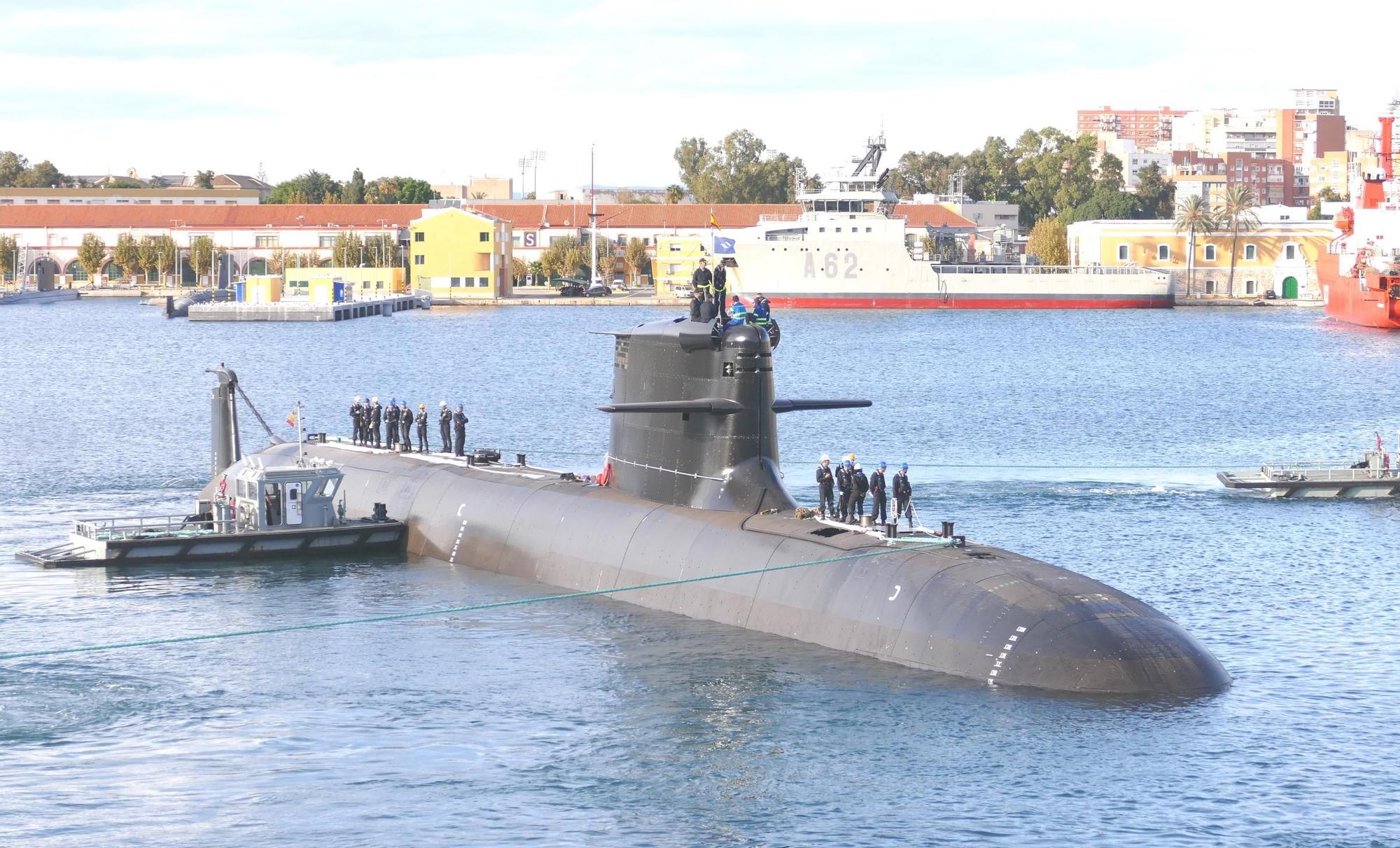 Así ha sido la puesta a flote del S-82 en Cartagena