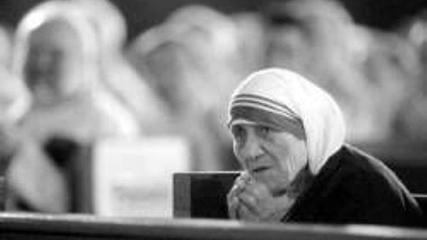 Teresa de Calcuta perdió la fe en Dios décadas antes de morir