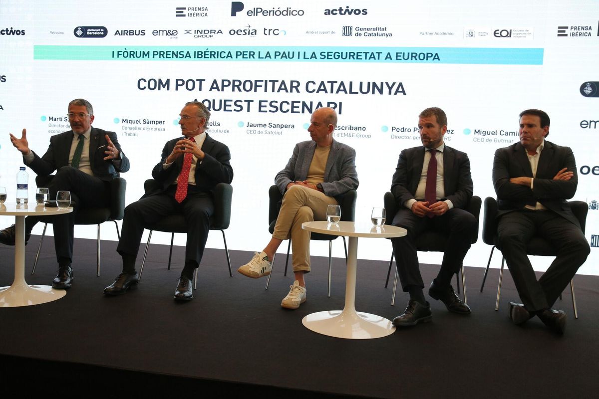 Barcelona  19/06/2025  Economía Activos I Foro sobre la Paz y la Defensa en Europa Jornada o (I Fòrum Prensa Ibérica per la pau i la seguretat a Europa), la 2ª mesa donde intervienen  por la izq. Martí Saballs, Miquel Sàmper, Luis Furnells, Jaume Sanpera, Javier Escribano, Pedro Pablo Pérez y Miguel Camino en el Hotel Barceló Sants. FOTO DE RICARD CUGAT