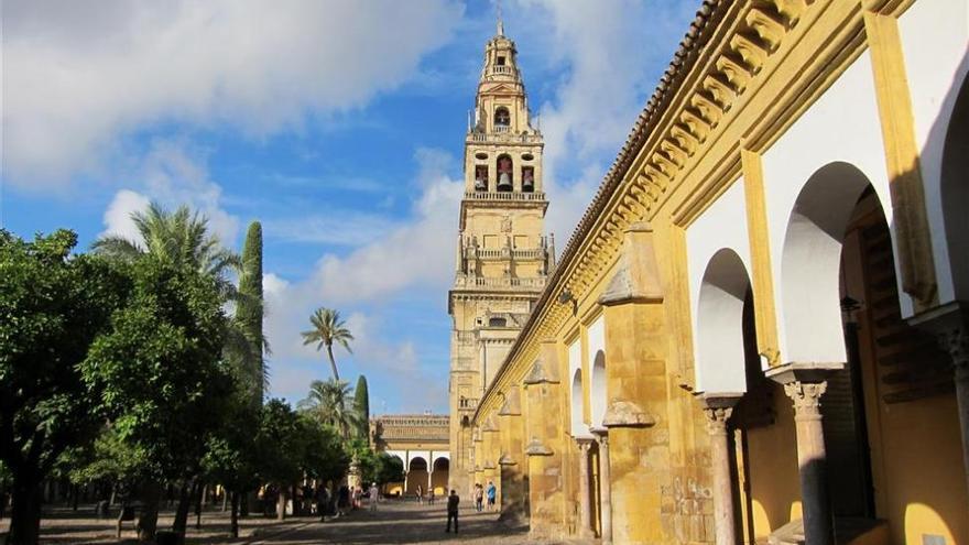 Alarma por una maleta abandonada junto a la Mezquita