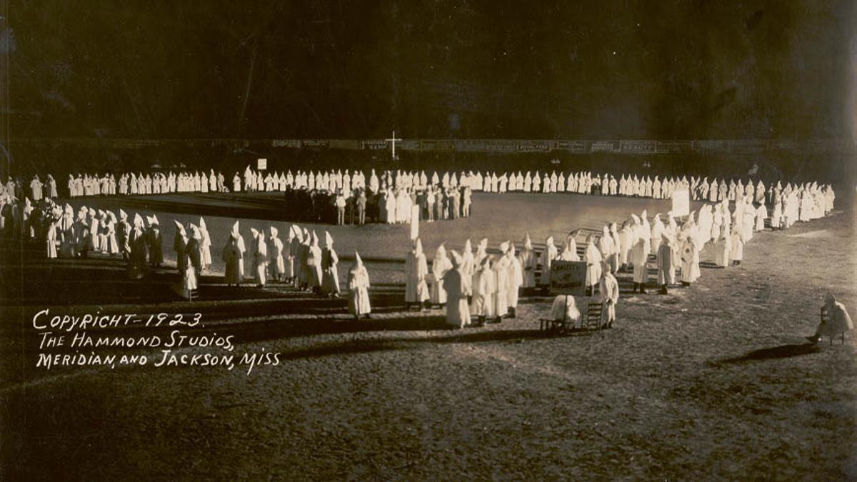 ‘La noche temática’ estrena ‘El Ku Klux Klan: una historia americana’