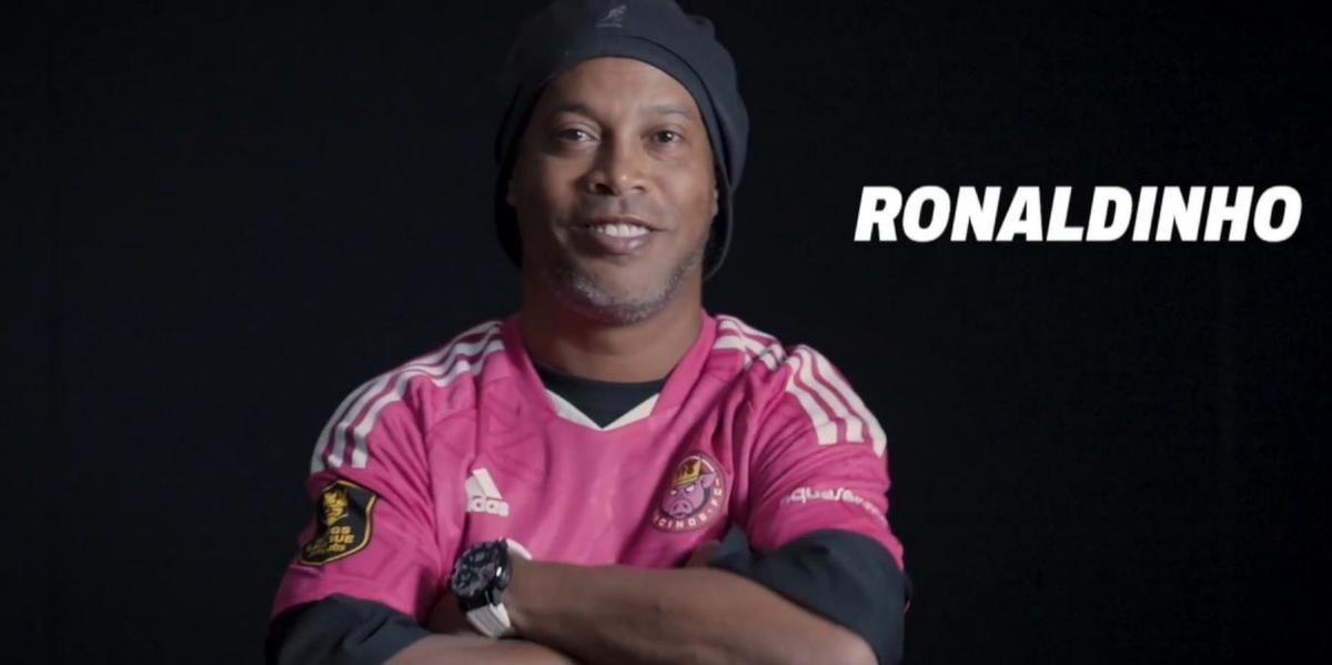 El anuncio del fichaje de Ronaldinho por Porcinos FC