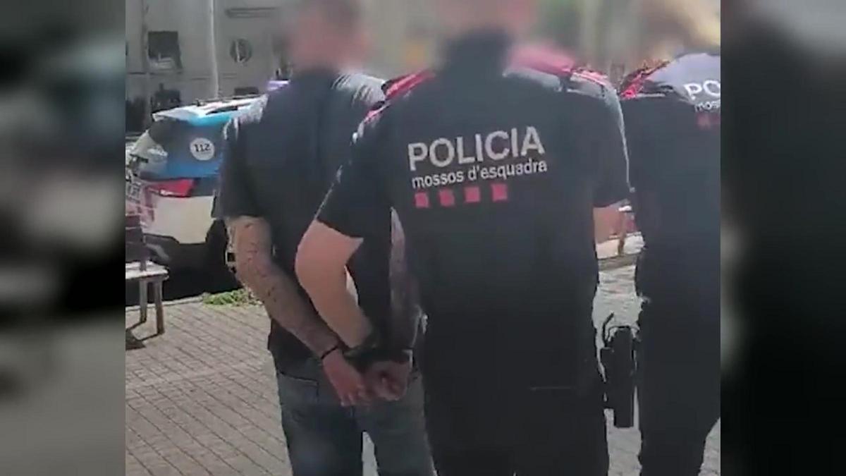 Vídeo | Detingut un violent lladre a Sants-Montjuïc