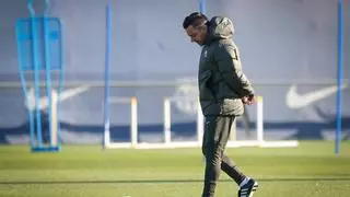 Xavi, entre la mano dura y la realidad del Barça