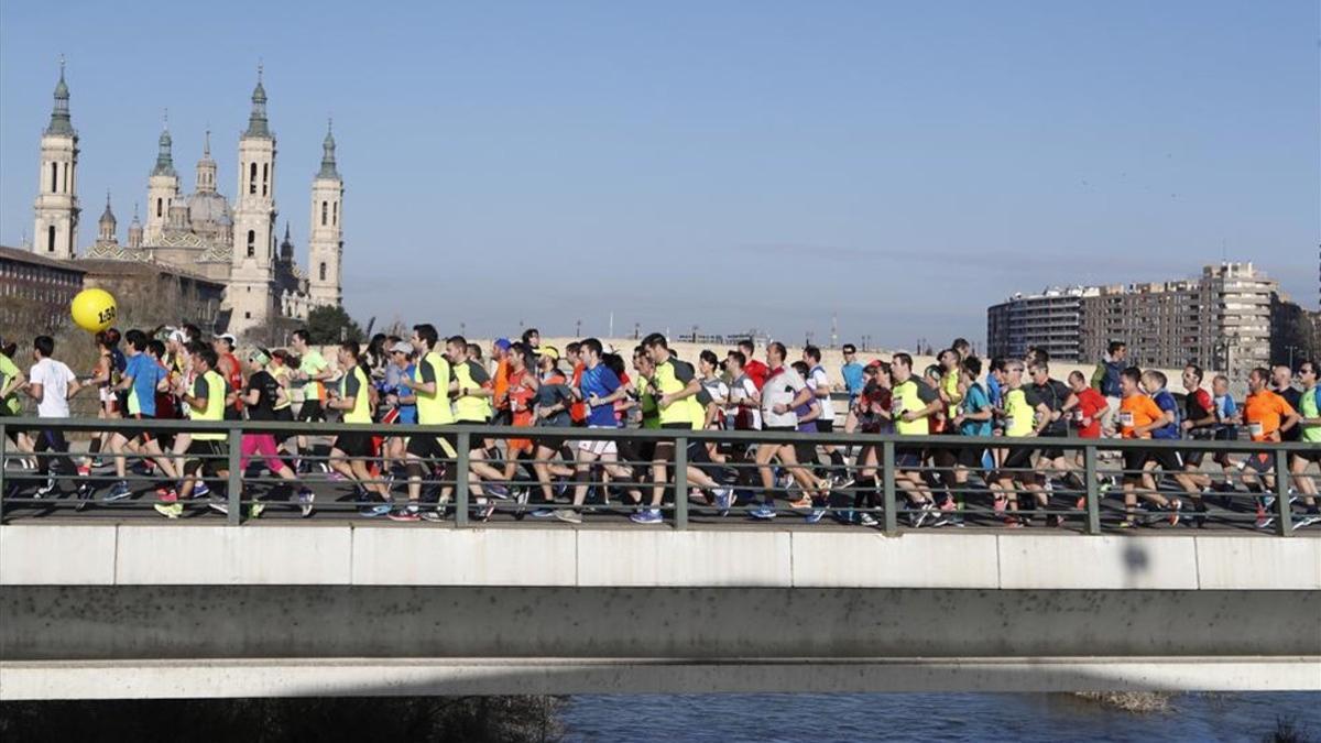 Imagen de la media maratón zaragozana disputada el pasado año