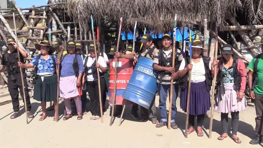 Dos mil personas con estacas, escudos y lanzas protegen a Evo Morales en su último fortín