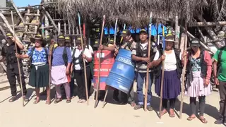 Dos mil personas con estacas, escudos y lanzas protegen a Evo Morales en su último fortín