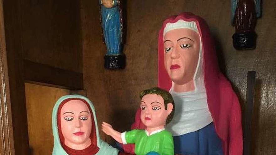 La talla de Santa Ana con la Virgen y el Niño, tras la intervención de María Luisa Menéndez.