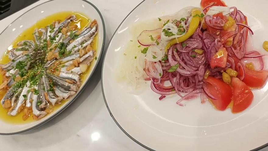 Prepara una ensalada con boquerón en vinagre y unos boquerones al ajillo