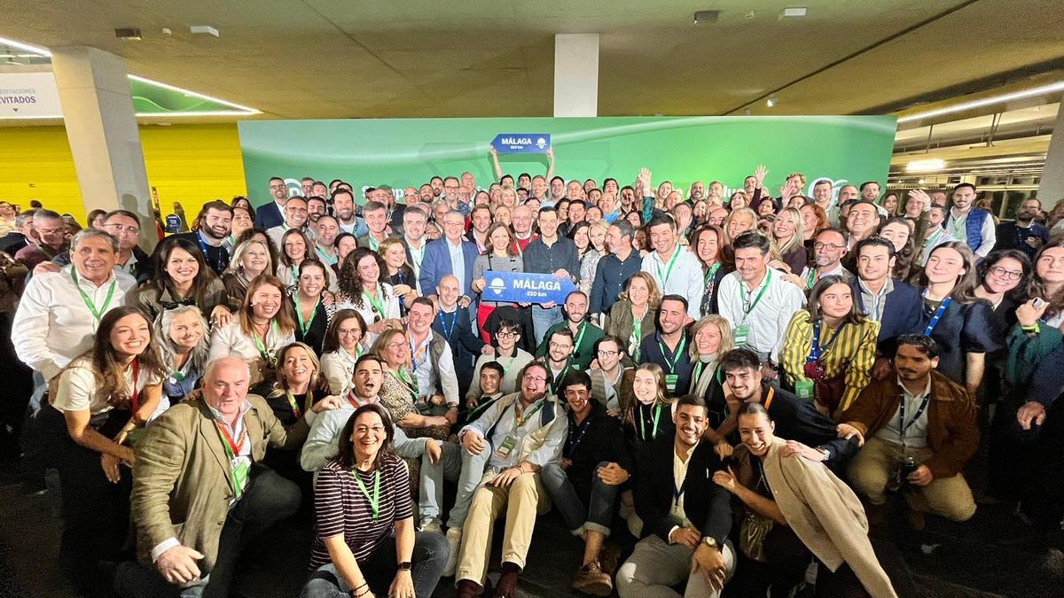 Foto de la delegación del PP de Málaga presente en el Congreso regional.