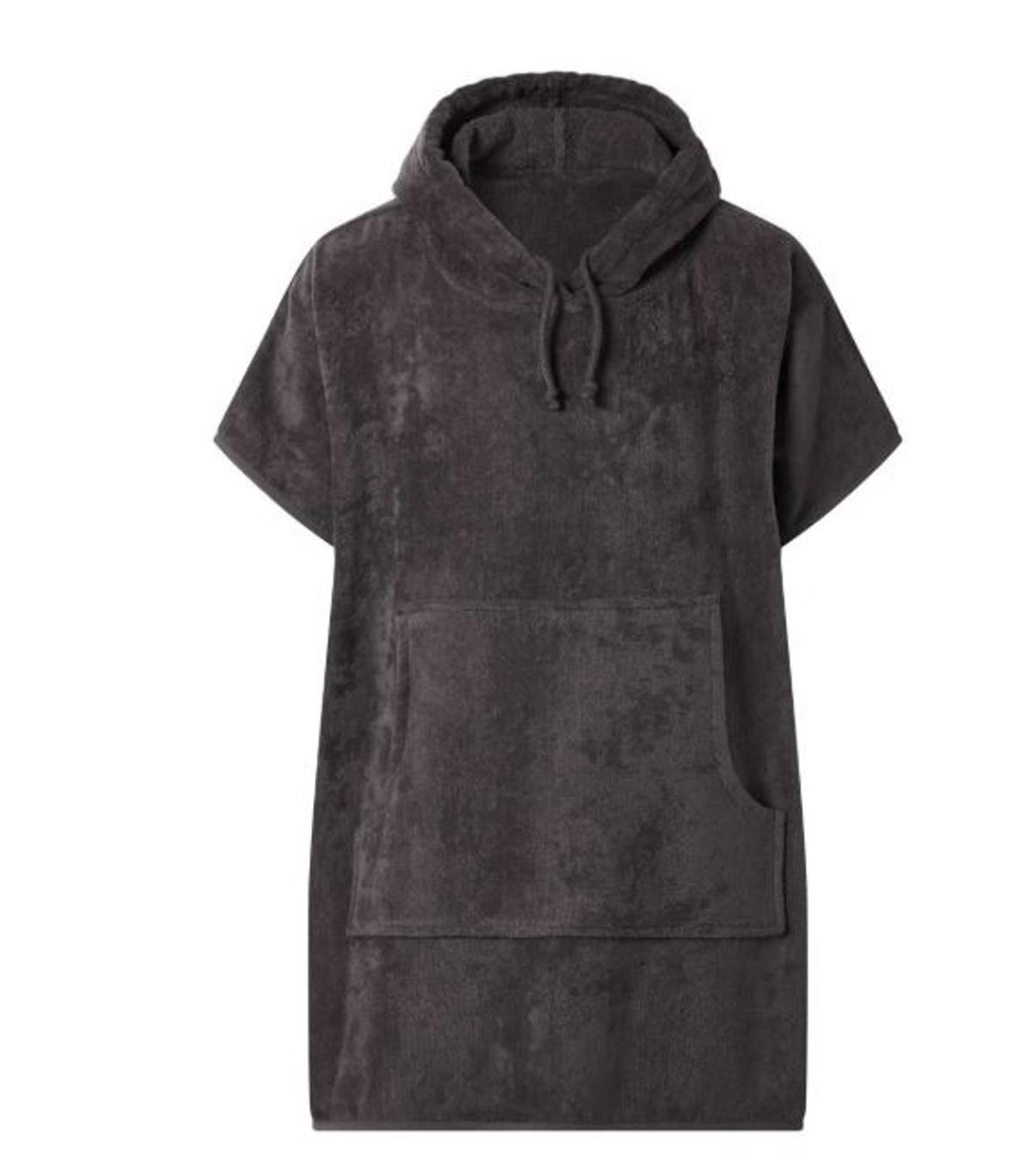 Mañana se esperan colas kilométricas en Lidl para conseguir la toalla poncho con la que te podrás cambiar donde quieras: por solo 11,99 euros