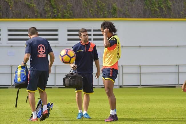 Entrenamiento de la UD Las Palmas en la mañana ...