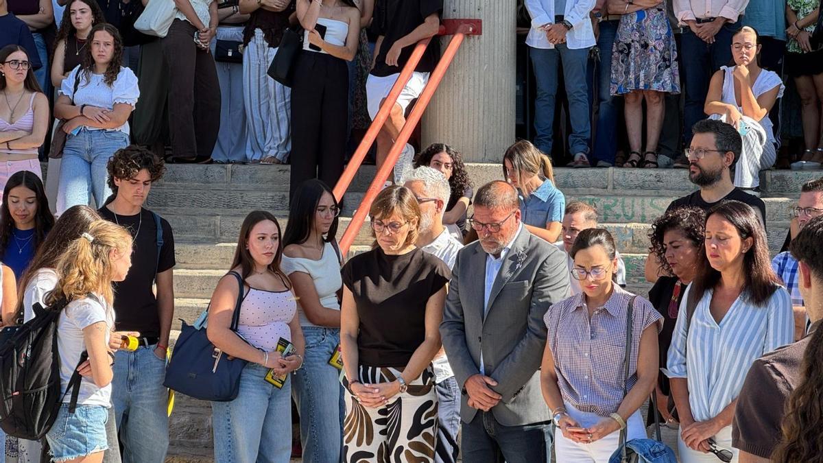 Minutos de silencio y mensajes de apoyo tras el asesinato de la grancanaria Claudia Tacoronte en México
