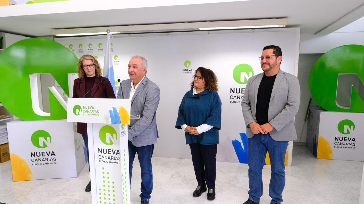 Yaiza Pérez, Luis Campos, Ofelia Alvarado y Leví Ramos en una rueda de prensa tras el cese en el cese del grupo de gobierno de Santa Lucía.