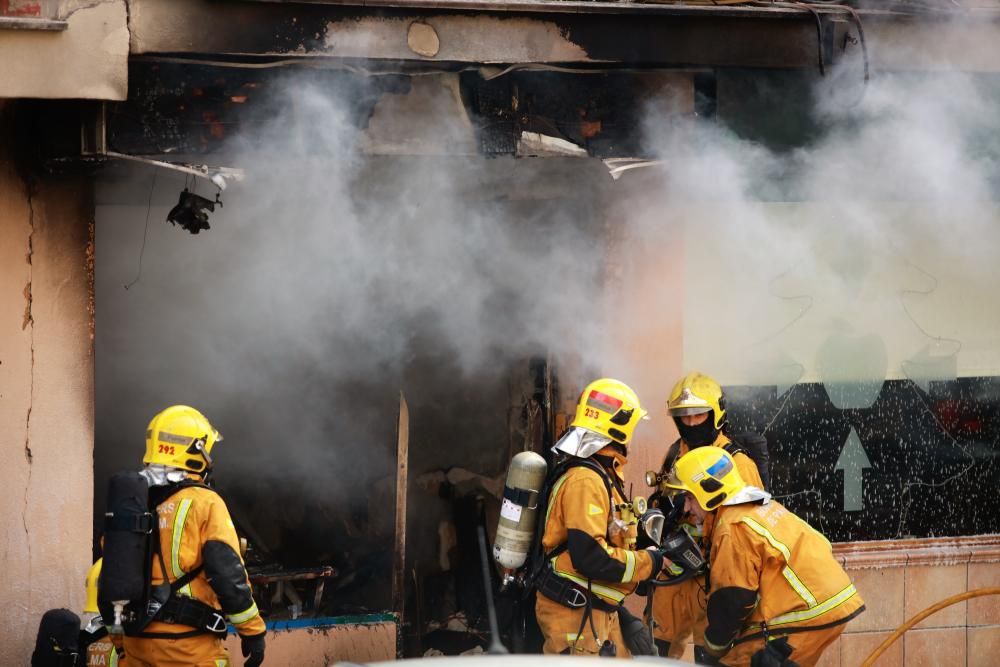 Feuer zerstört Ladenlokal in Palmas Viertel Son Rapinya