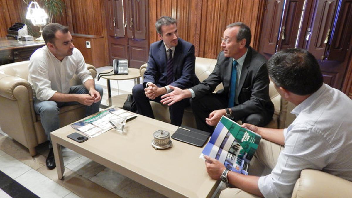 Representantes de Mercadona se reunen con Jordi Ballart y Miquel Sàmper para explicar los planes de la cadena en Terrassa