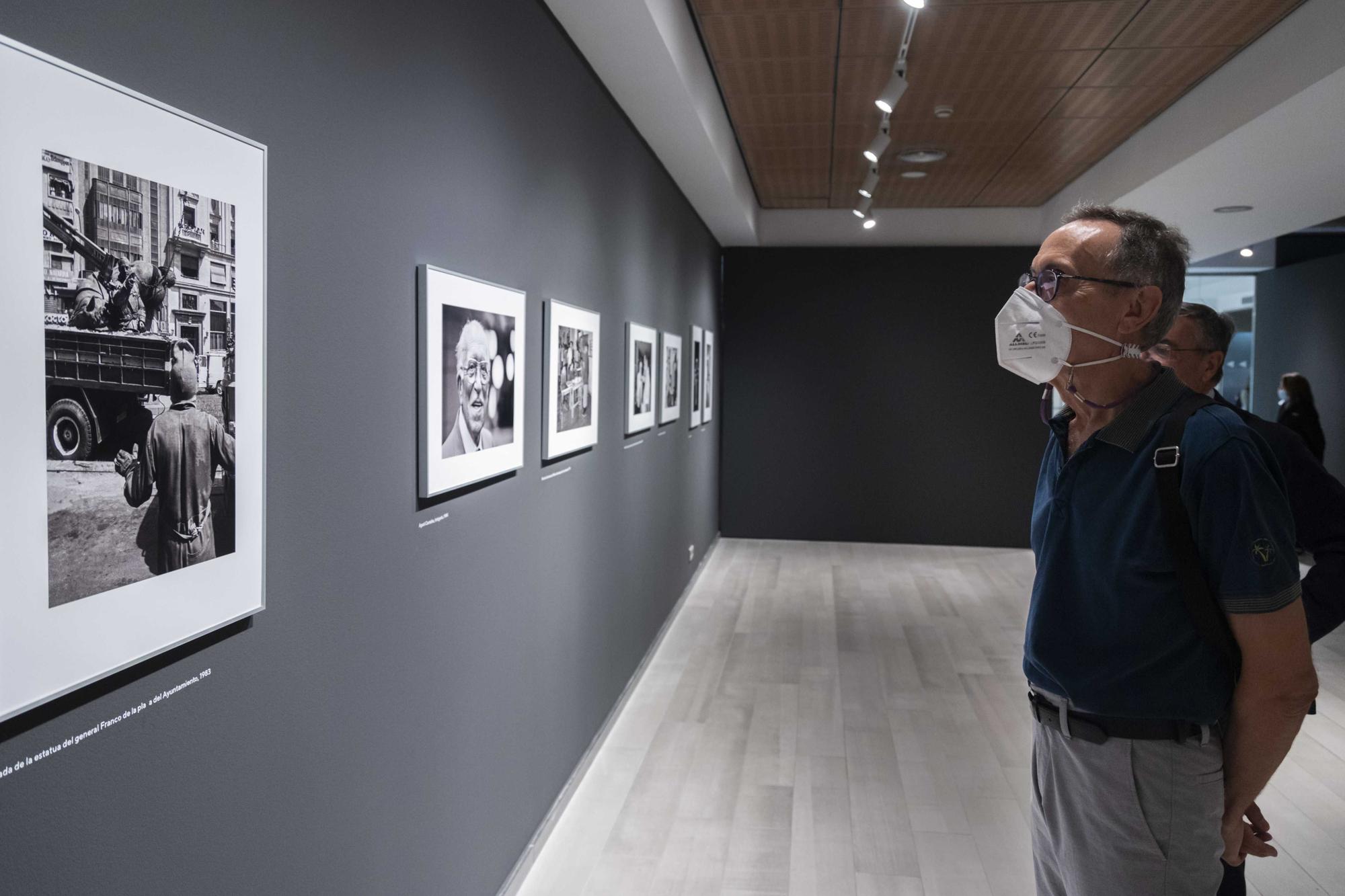 Llenazo en la inauguración de "Miradas" de José Aleixandre