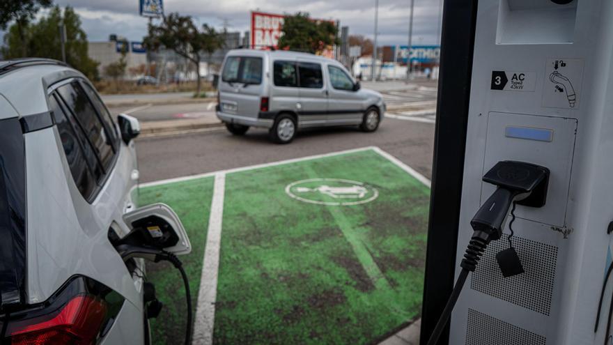 Manresa no recuperarà en breu la càrrega ràpida gratis de vehicles elèctrics