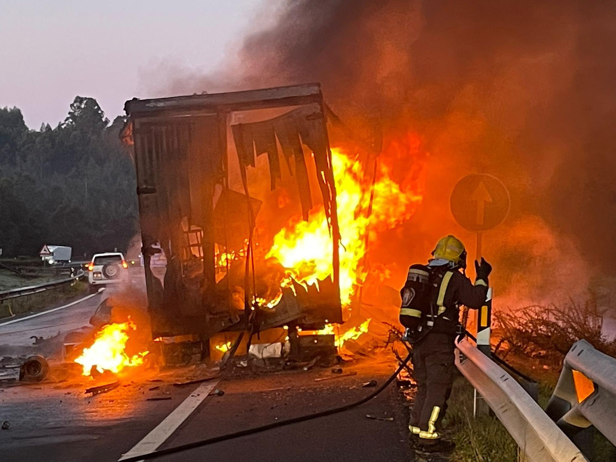 Un camión se incendia en la A-6 a la altura de Requián, en Betanzos