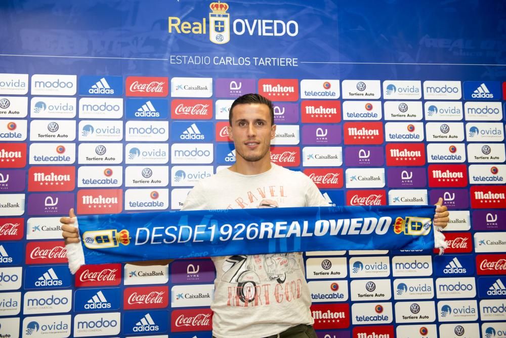 Presentación de Christian Fernández como nuevo jugador del Real Oviedo