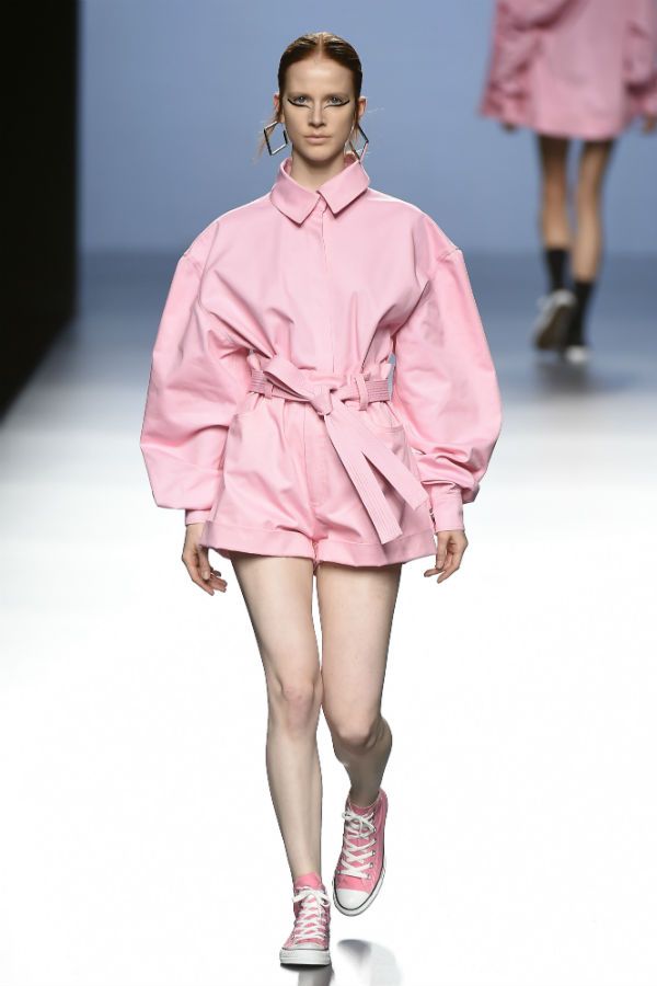 María Escote primavera-verano 2017 MBFWM: reinvención de kimono en rosa palo y &#039;shorts&#039;
