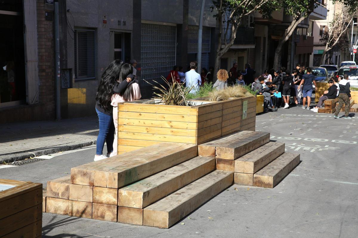 Barcelona reverteix una pacificació escolar al Poble-sec per evitar baralles, ‘botellon’ i incivisme