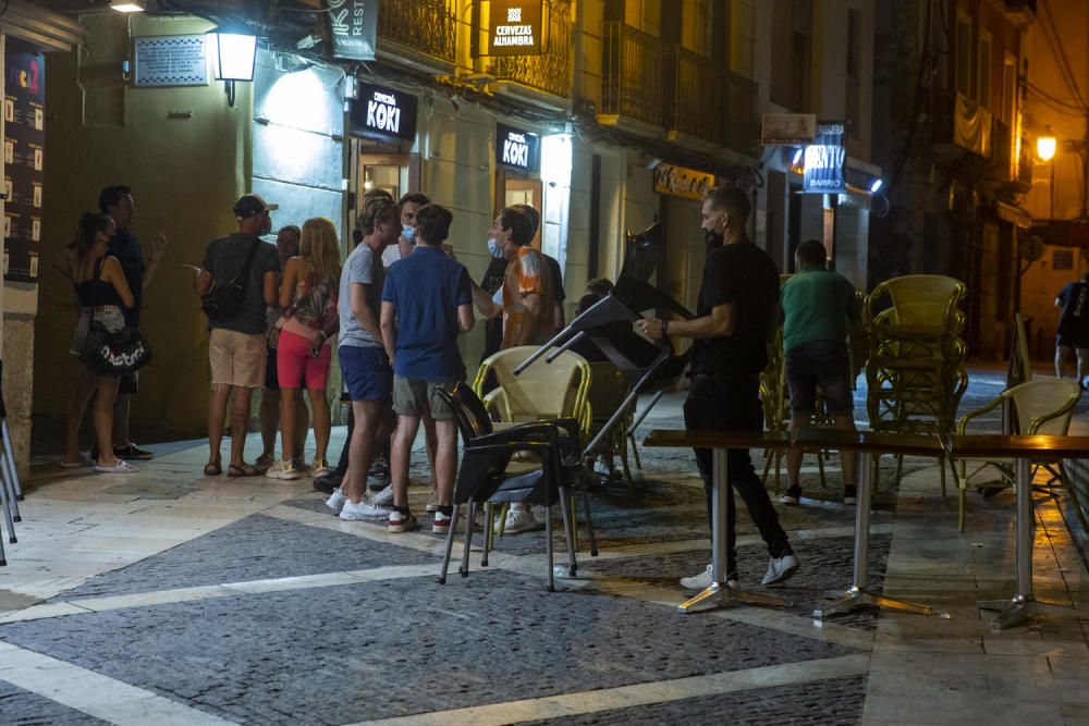 Las dudas de los negocios y de los clientes marcan la primera jornada del aumento de las restricciones en la Comunidad Valenciana en la lucha “nocturna” contra el coronavirus