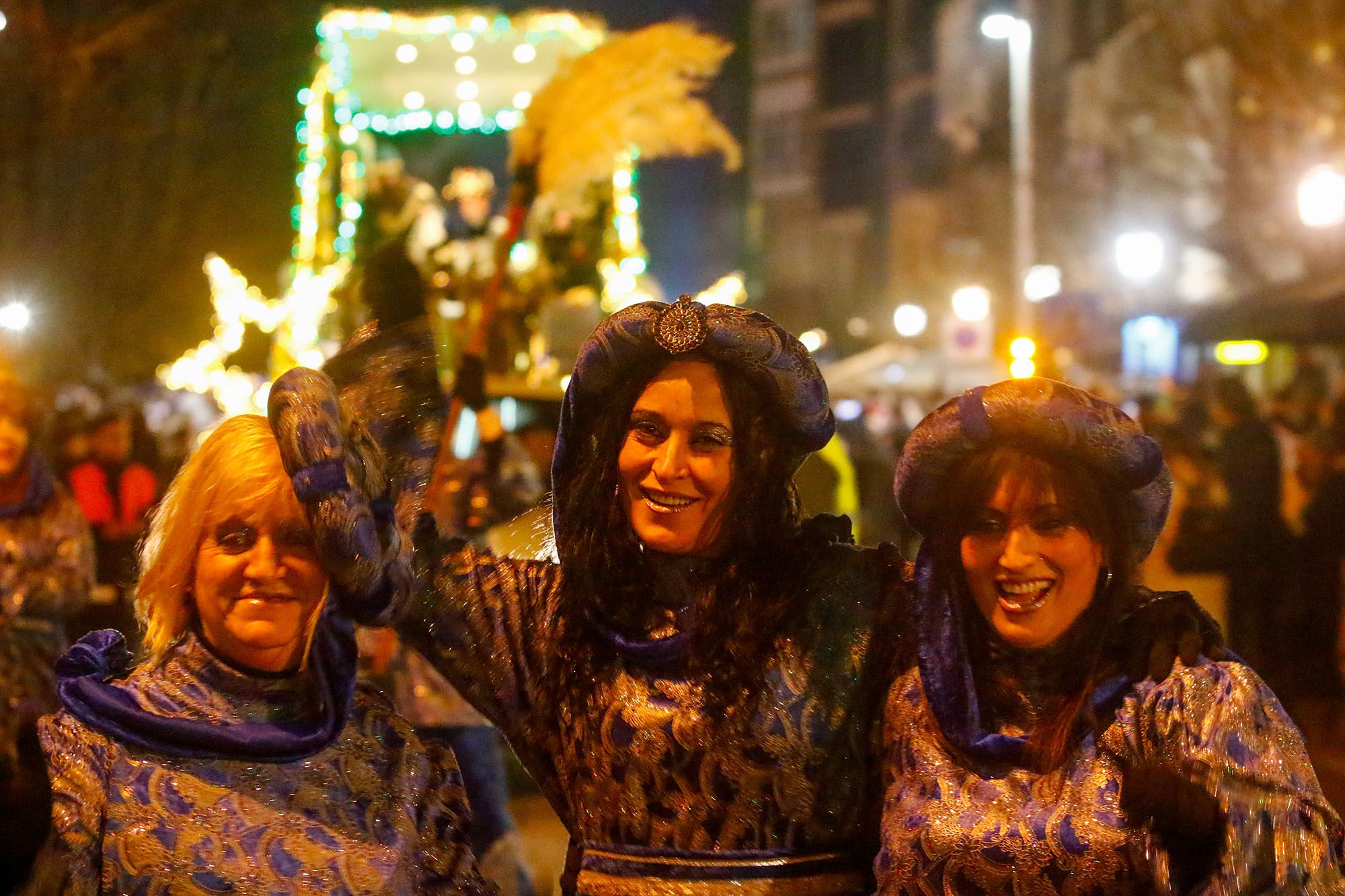 Vilagarcía brinda una multitudinaria bienvenida a los Reyes Magos