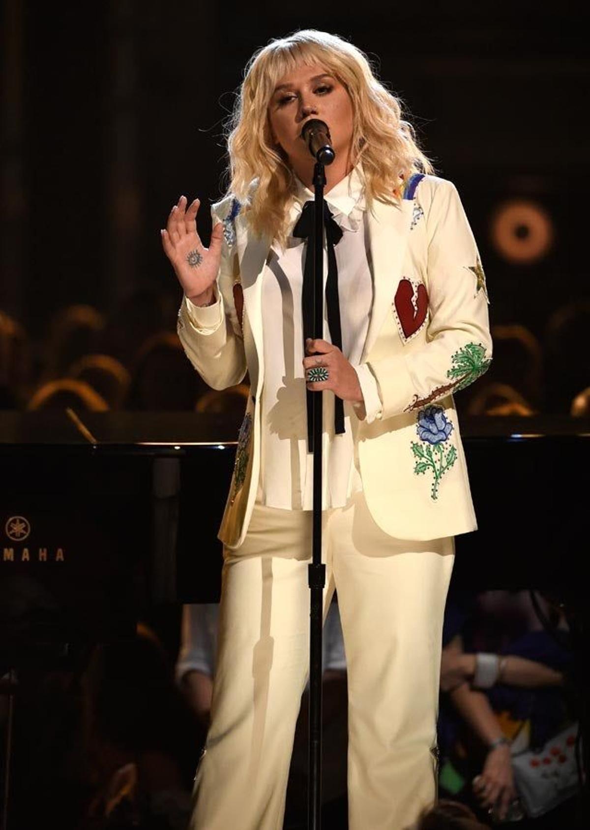 Ke$ha, durante su actuación en los Billboard Music Awards.